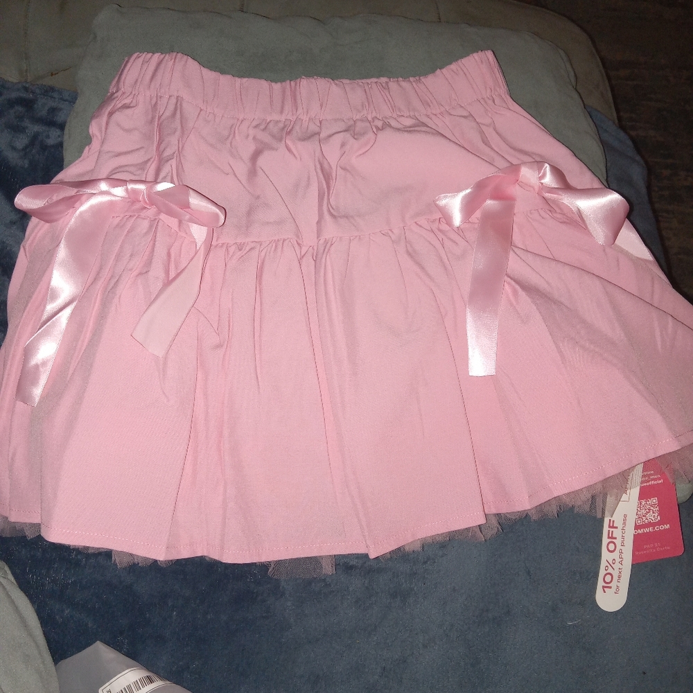 Pink skirt with under ruffle & bowties